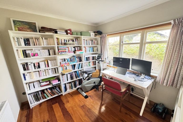 Photo of property in 111 Nevay Road, Miramar, Wellington, 6022