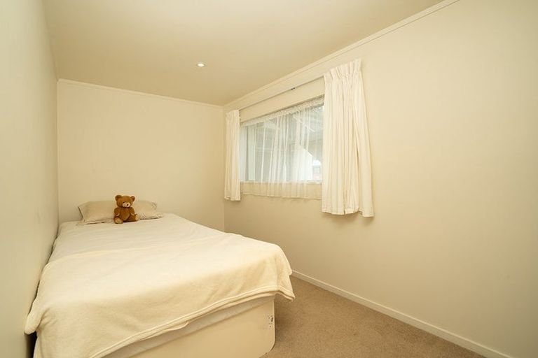 Photo of property in 18 Lavelle Road, Henderson, Auckland, 0612