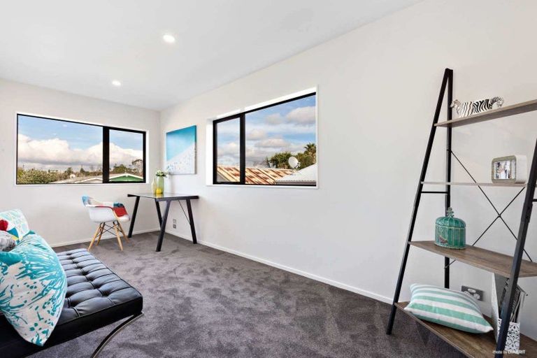 Photo of property in 18b Riverpark Crescent, Henderson, Auckland, 0610