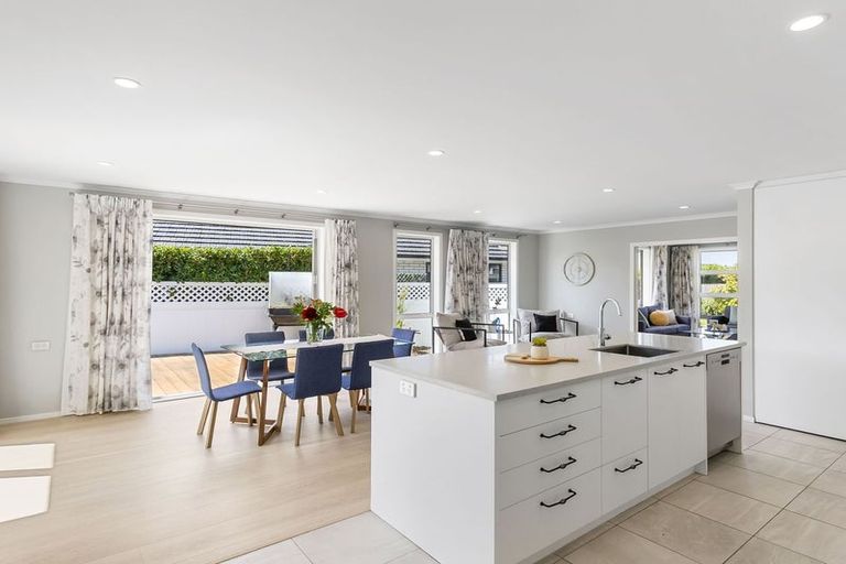 Photo of property in 13 Dida Park Drive, Kumeu, 0810