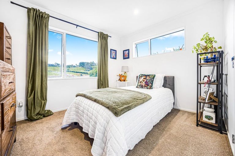 Photo of property in 44 Boocock Crescent, Orewa, 0931