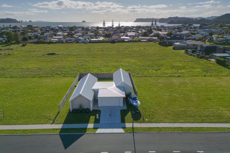 Photo of property in 162 Kupe Drive, Whitianga, 3510