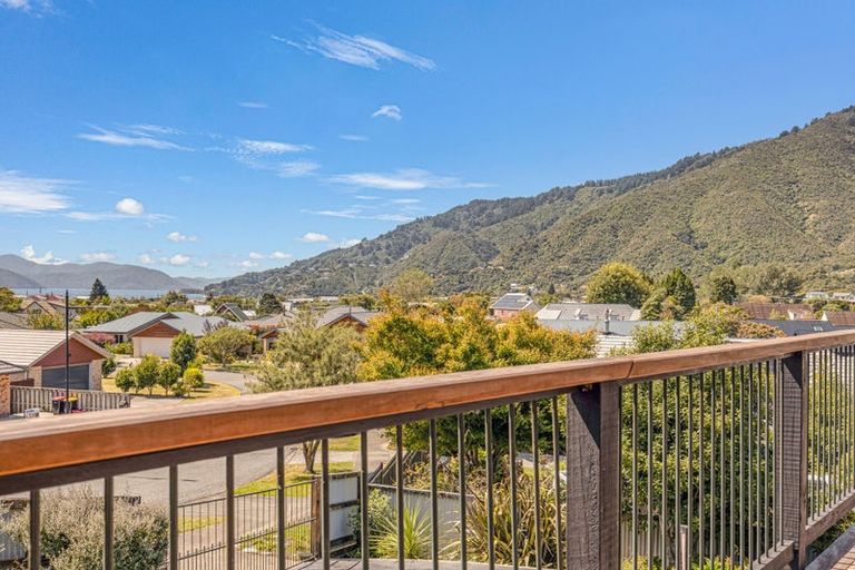 Photo of property in 15 Ranui Street, Waikawa, Picton, 7220