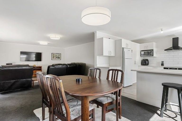 Photo of property in 2/11 Beach Road, Pahurehure, Papakura, 2113
