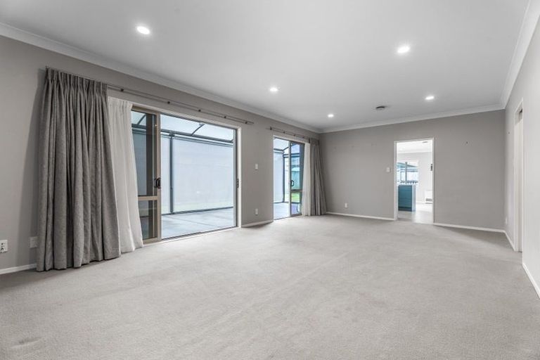 Photo of property in 9 Stranraer Crescent, Wattle Downs, Auckland, 2103