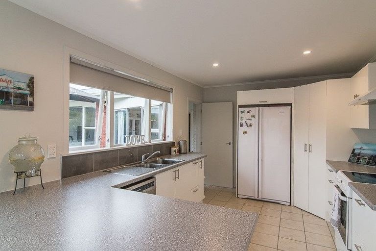 Photo of property in 16 Percival Road, Paraparaumu Beach, Paraparaumu, 5032