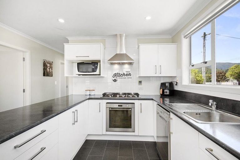 Photo of property in 5 Best Street, Wainuiomata, Lower Hutt, 5014