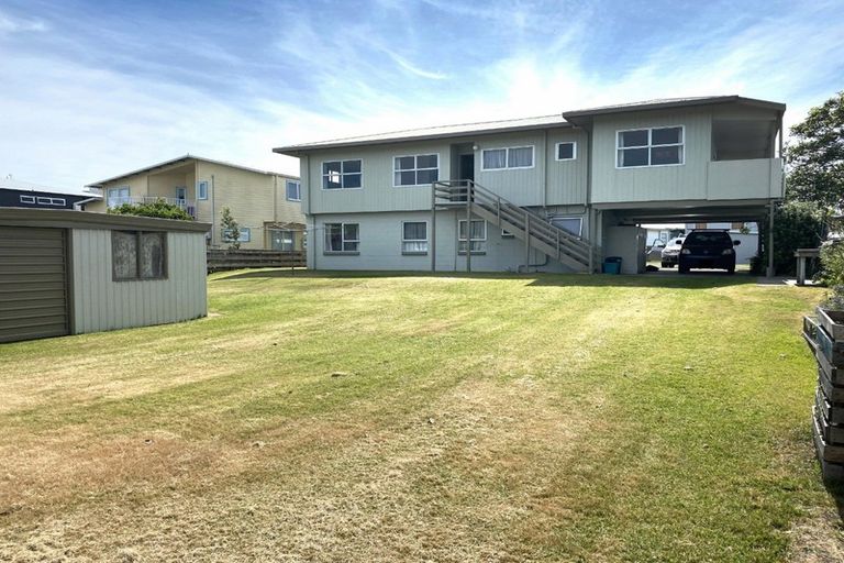 Photo of property in 320 Ocean Road, Whangamata, 3620