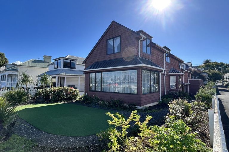 Photo of property in 33 Queens Parade, Devonport, Auckland, 0624