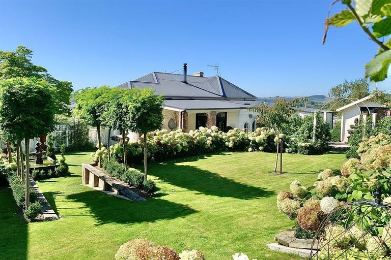 Photo of property in 22 Domain Road, Waipawa, 4210