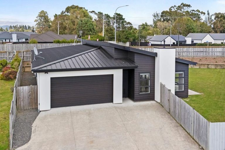 Photo of property in 11 Coutts Way, Fitzherbert, Palmerston North, 4410