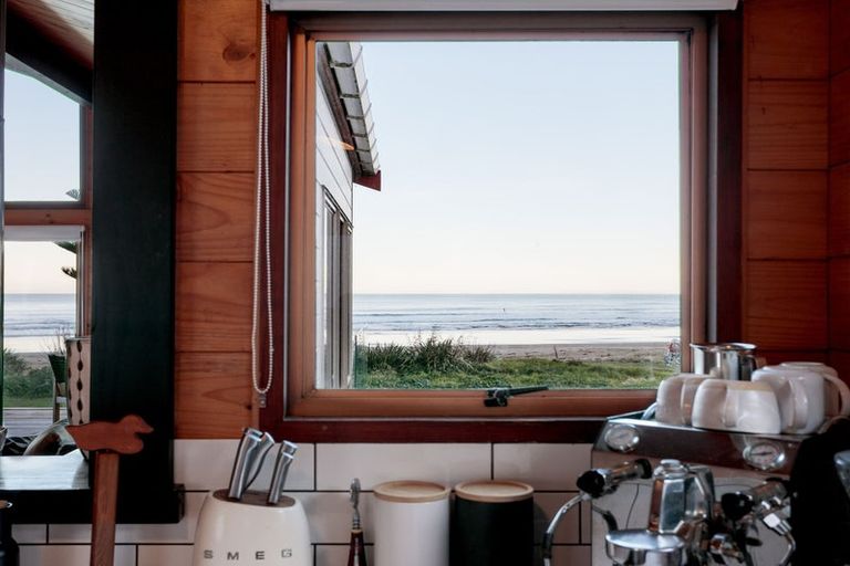 Photo of property in 6 Makorori Beach Road, Makorori, Gisborne, 4073