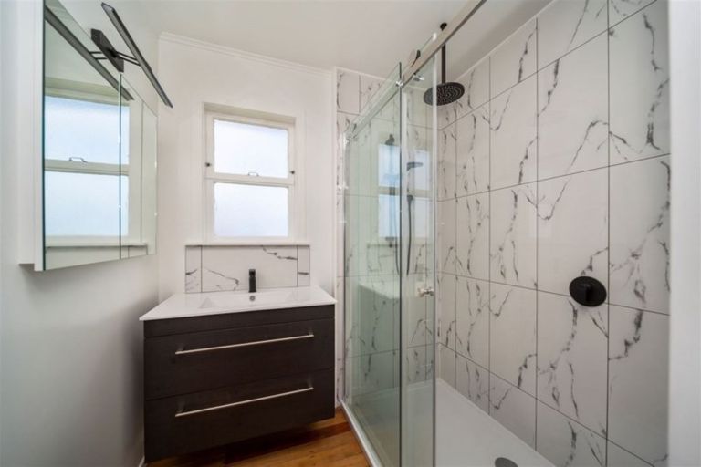 Photo of property in 5 Murray Avenue, Hawera, 4610