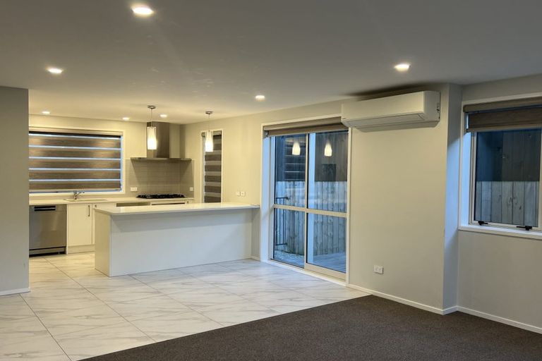 Photo of property in 43c Oreil Avenue, West Harbour, Auckland, 0618
