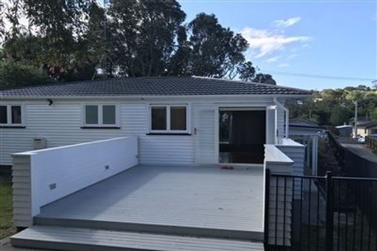 Photo of property in 27 Ellice Road, Totara Vale, Auckland, 0629