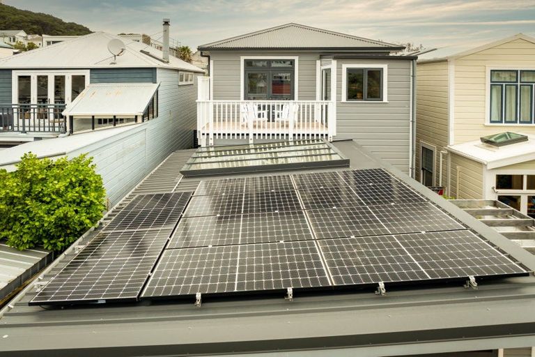 Photo of property in 35 Queen Street, Mount Victoria, Wellington, 6011