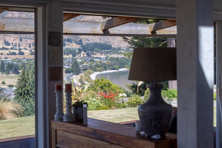Photo of property in 12 Hillview Place, Wanaka, 9305