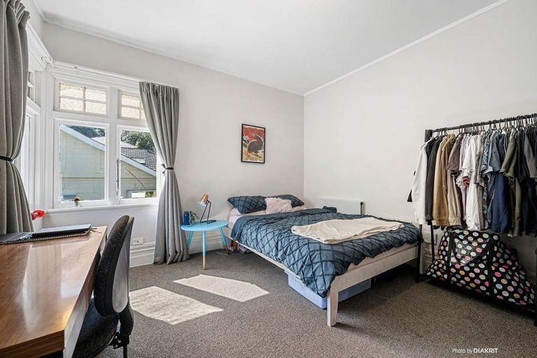 Photo of property in 10 Governor Road, Northland, Wellington, 6012