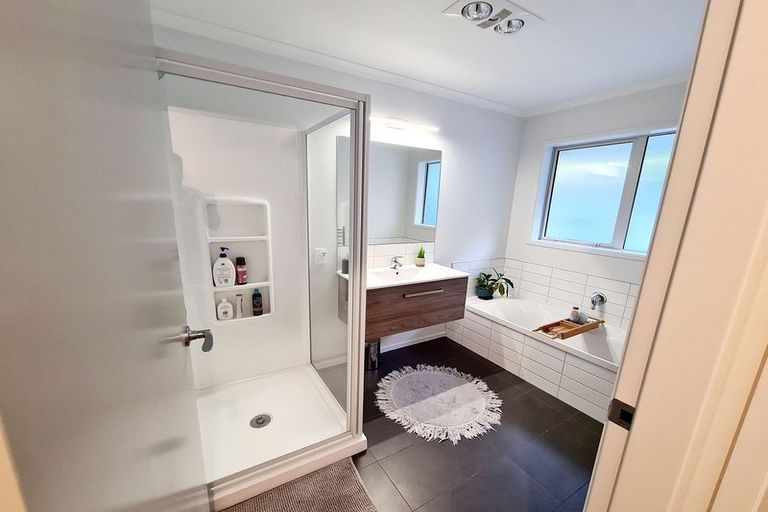 Photo of property in 19 Mooring Close, Whitby, Porirua, 5024