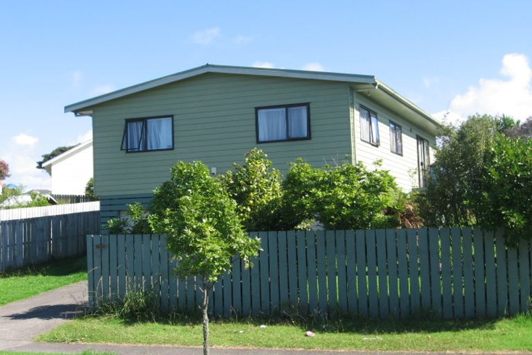 Photo of property in 24 Meadowvale Rise, Titirangi, Auckland, 0604