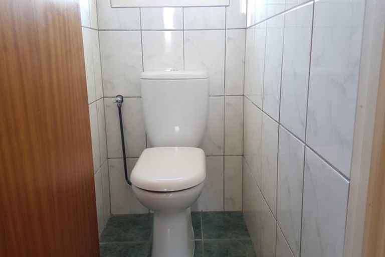 Photo of property in 3/4 Pomaria Road, Henderson, Auckland, 0610