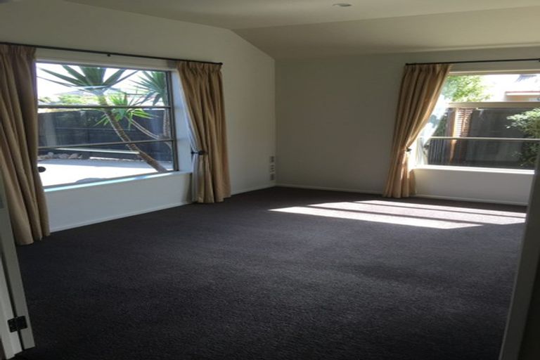 Photo of property in 26 Linkwater Way, Parklands, Christchurch, 8083