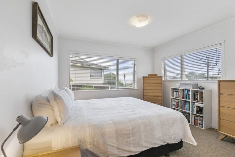 Photo of property in 1/318 Beach Road, Campbells Bay, Auckland, 0630