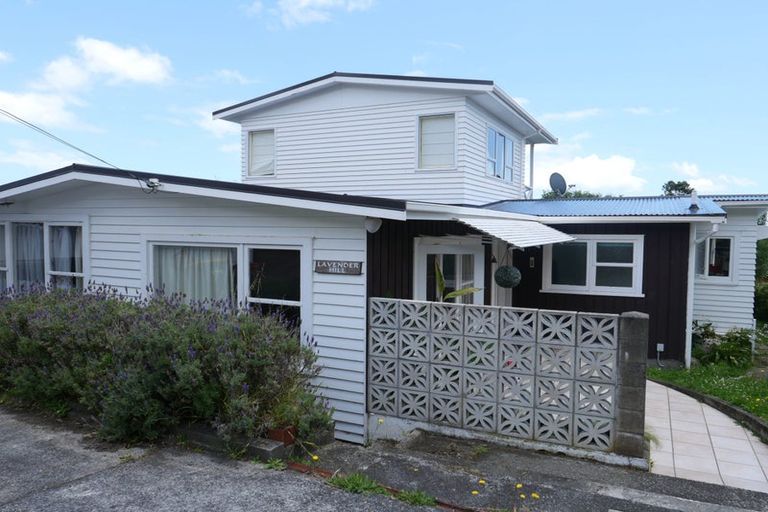 Photo of property in 16 Kotare Street, Waikanae, 5036