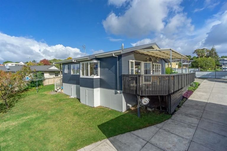 Photo of property in 32 Fairway Avenue, Red Beach, 0932