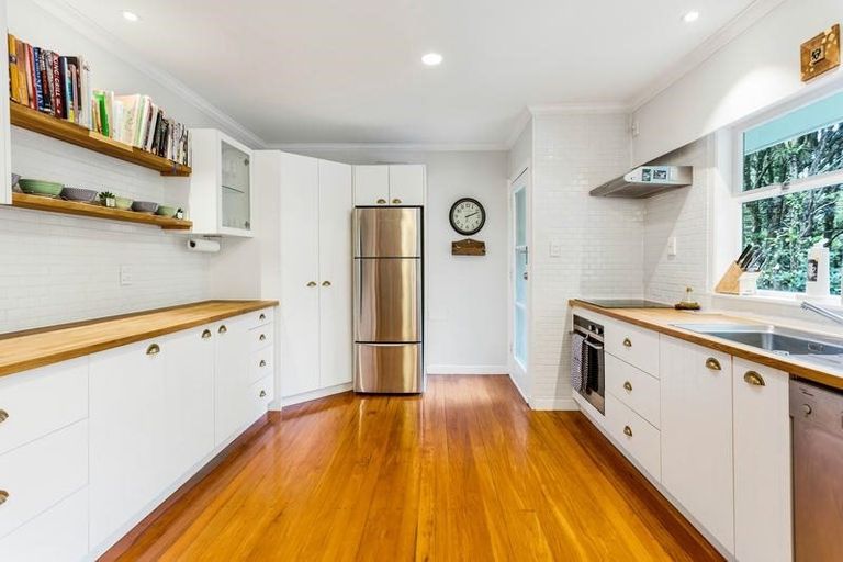 Photo of property in 13 Sylvan Valley Avenue, Titirangi, Auckland, 0604