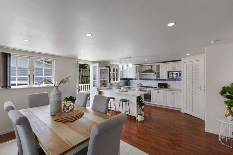 Photo of property in 1/27 Peach Road, Glenfield, Auckland, 0629
