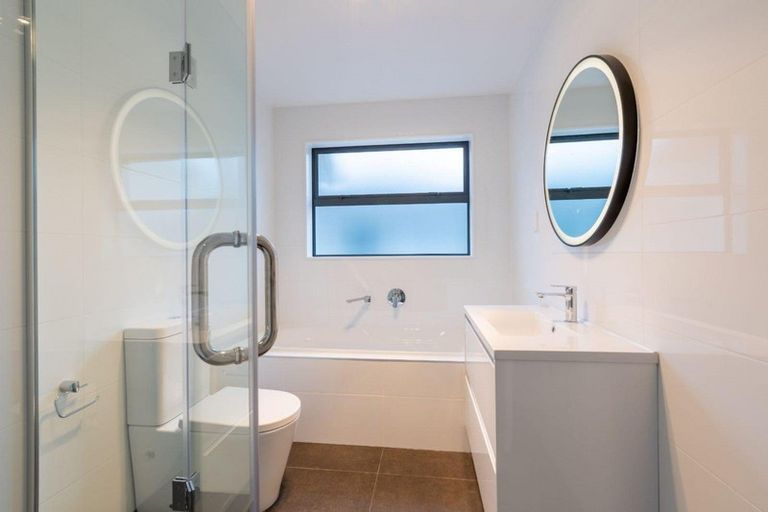 Photo of property in 29 Toanui Road, Hobsonville, Auckland, 0616