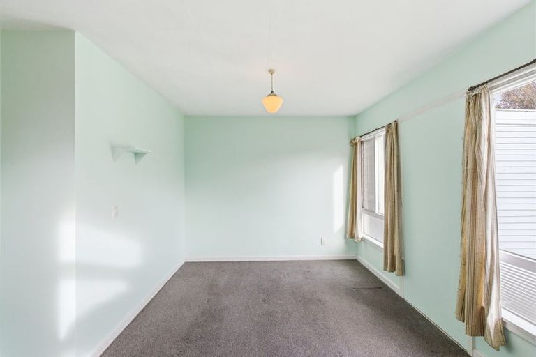 Photo of property in 48 Saint Andrews Square, Strowan, Christchurch, 8052