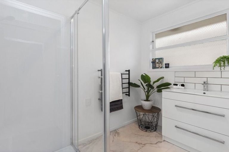 Photo of property in 42 Kashmir Avenue, Clouston Park, Upper Hutt, 5018