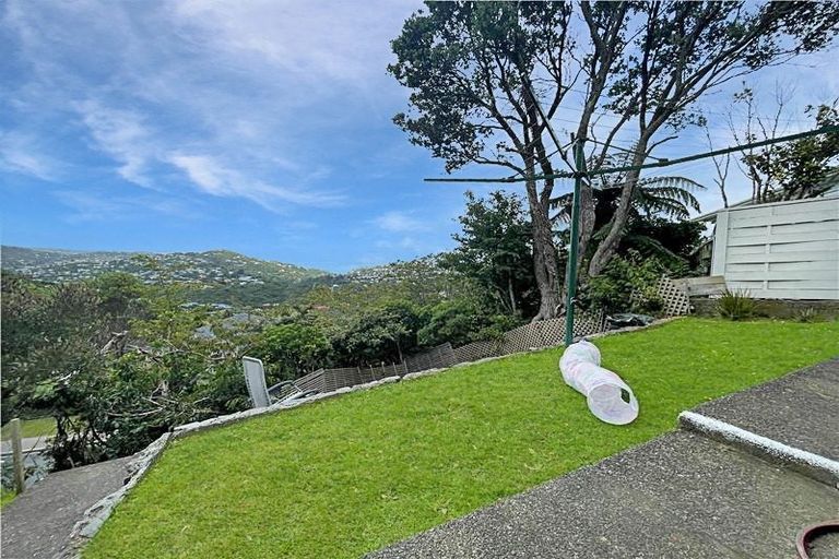 Photo of property in 1 Admiralty Street, Crofton Downs, Wellington, 6035