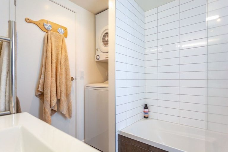 Photo of property in 306 Ocean Road, Whangamata, 3620