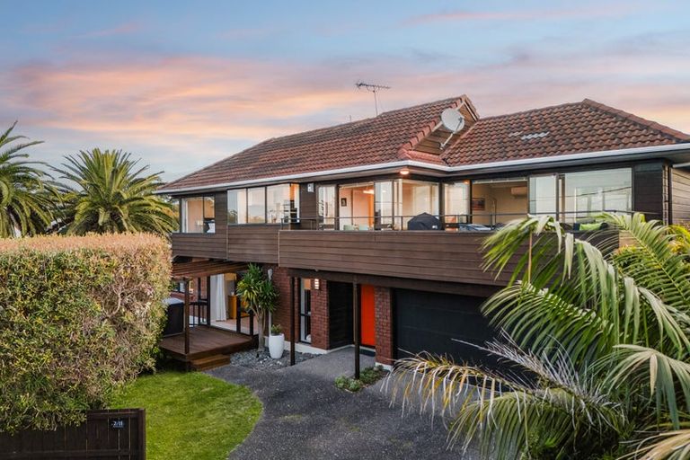 Photo of property in 2/11 Hauraki Road, Hauraki, Auckland, 0622