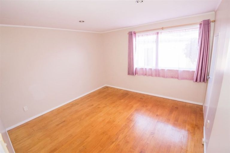 Photo of property in 132a Mcleod Road, Te Atatu South, Auckland, 0610