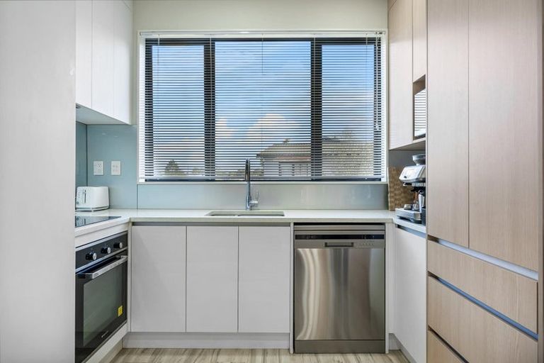 Photo of property in 21c Cherry Tree Place, Massey, Auckland, 0614