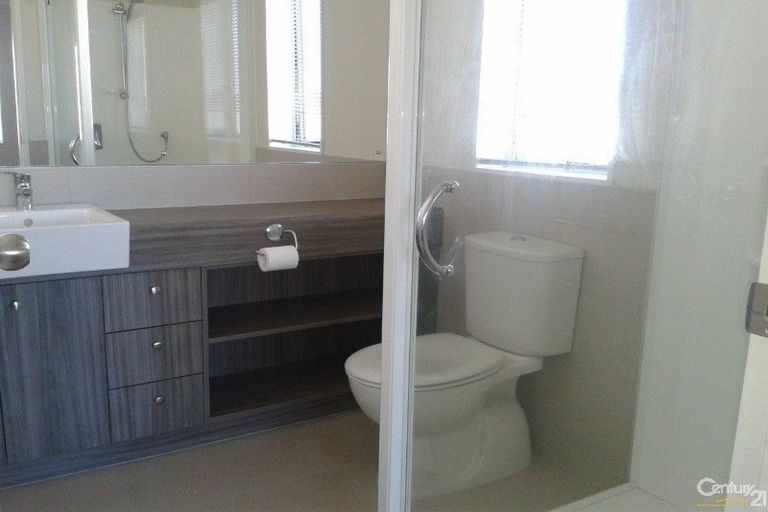 Photo of property in 5 Lorenzo Way, Flat Bush, Auckland, 2016