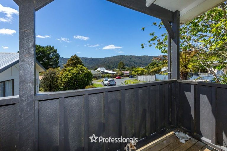 Photo of property in 2 Fenchurch Grove, Stokes Valley, Lower Hutt, 5019