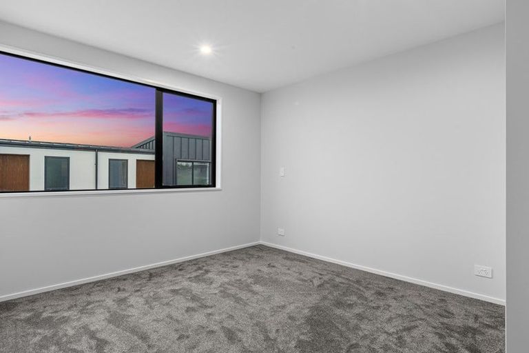 Photo of property in 2/76 Caledonian Road, St Albans, 8014