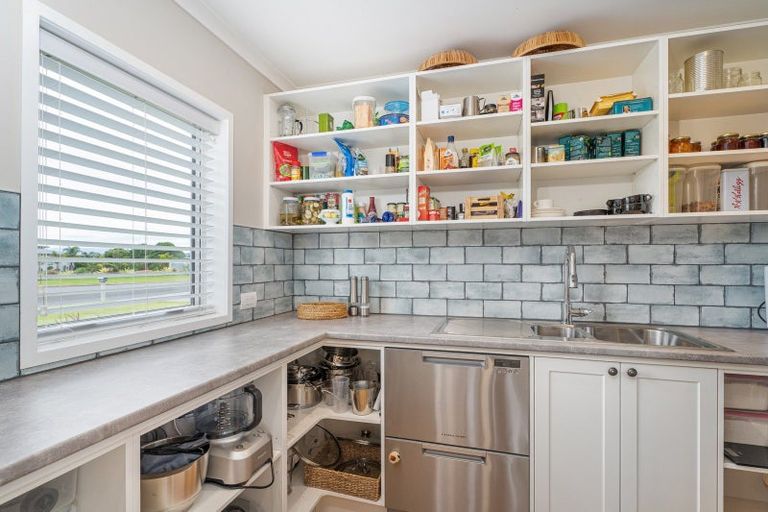 Photo of property in 10 Austin Drive, Whitianga, 3510