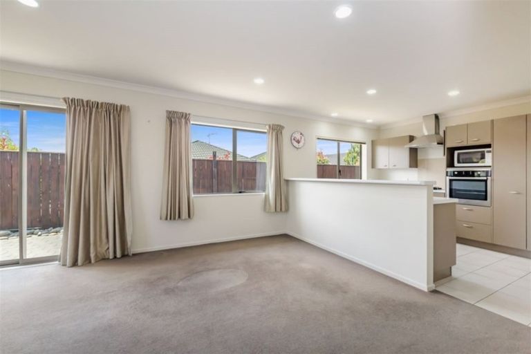 Photo of property in 16 Manhattan Court, Paraparaumu Beach, Paraparaumu, 5032