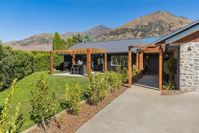 Photo of property in 13 Poolburn Court, Lake Hayes, Queenstown, 9304