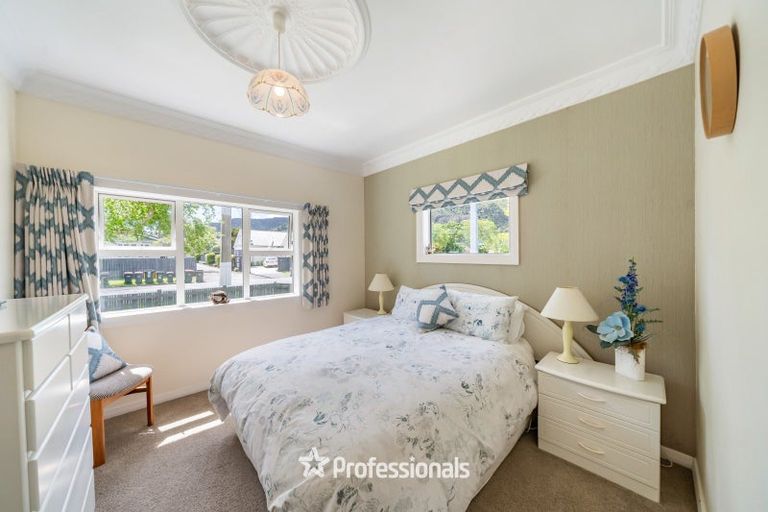 Photo of property in 32 Birdwood Road, Waterloo, Lower Hutt, 5011