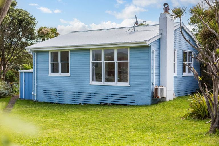 Photo of property in 105 Te Pene Avenue, Titahi Bay, Porirua, 5022