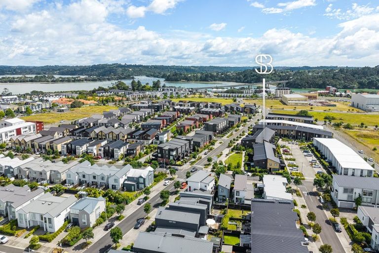 Photo of property in 82 Glidepath Road, Hobsonville, Auckland, 0616