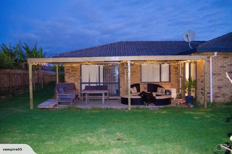 Photo of property in 8 Sid Place, Mangere, Auckland, 2022