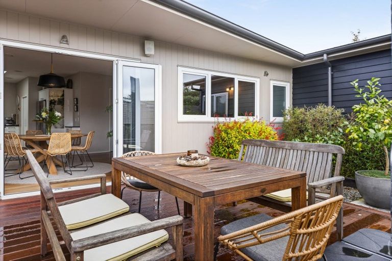 Photo of property in 18a Cambridge Terrace, Taradale, Napier, 4112